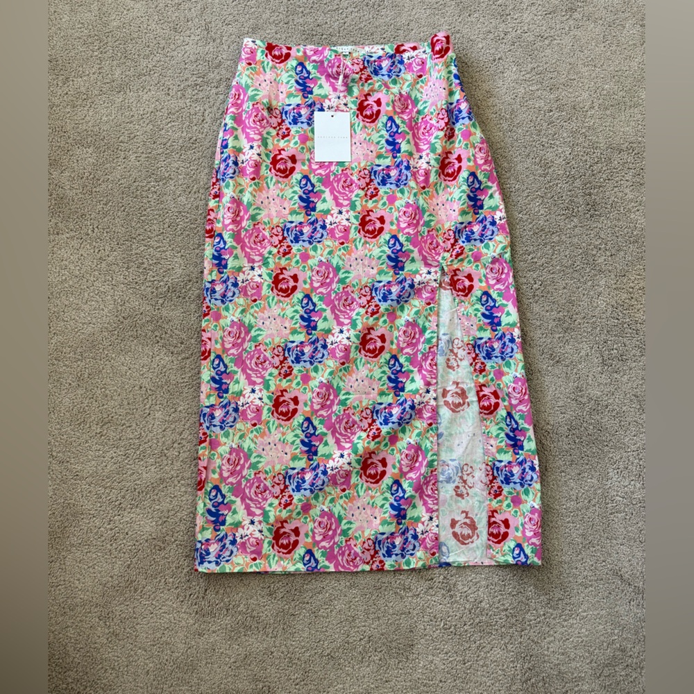 NWT Bright midi skirt. Large.